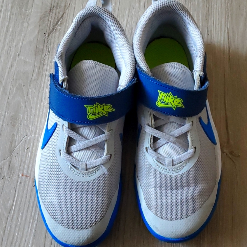 Nike Team Hustle D 10